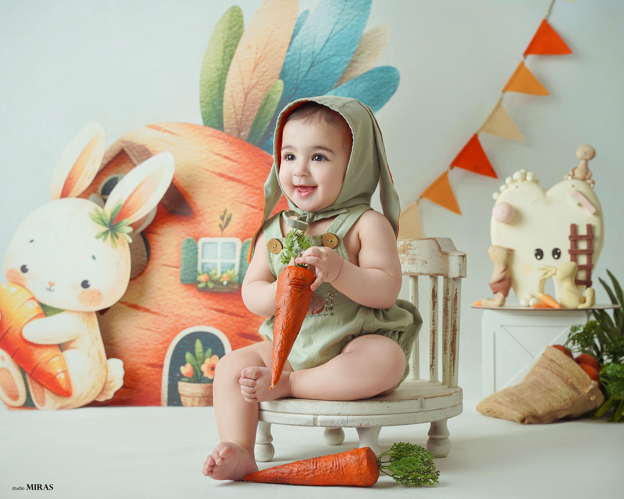 عکاسی با دکور دندونی- آتلیه تخصصی کودک میراث در اصفهان