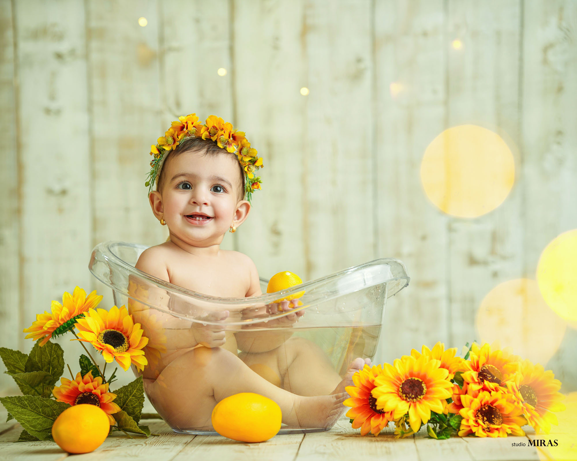 عکس ماهگرد در وان-آتلیه تخصصی کودک میراث در اصفهان