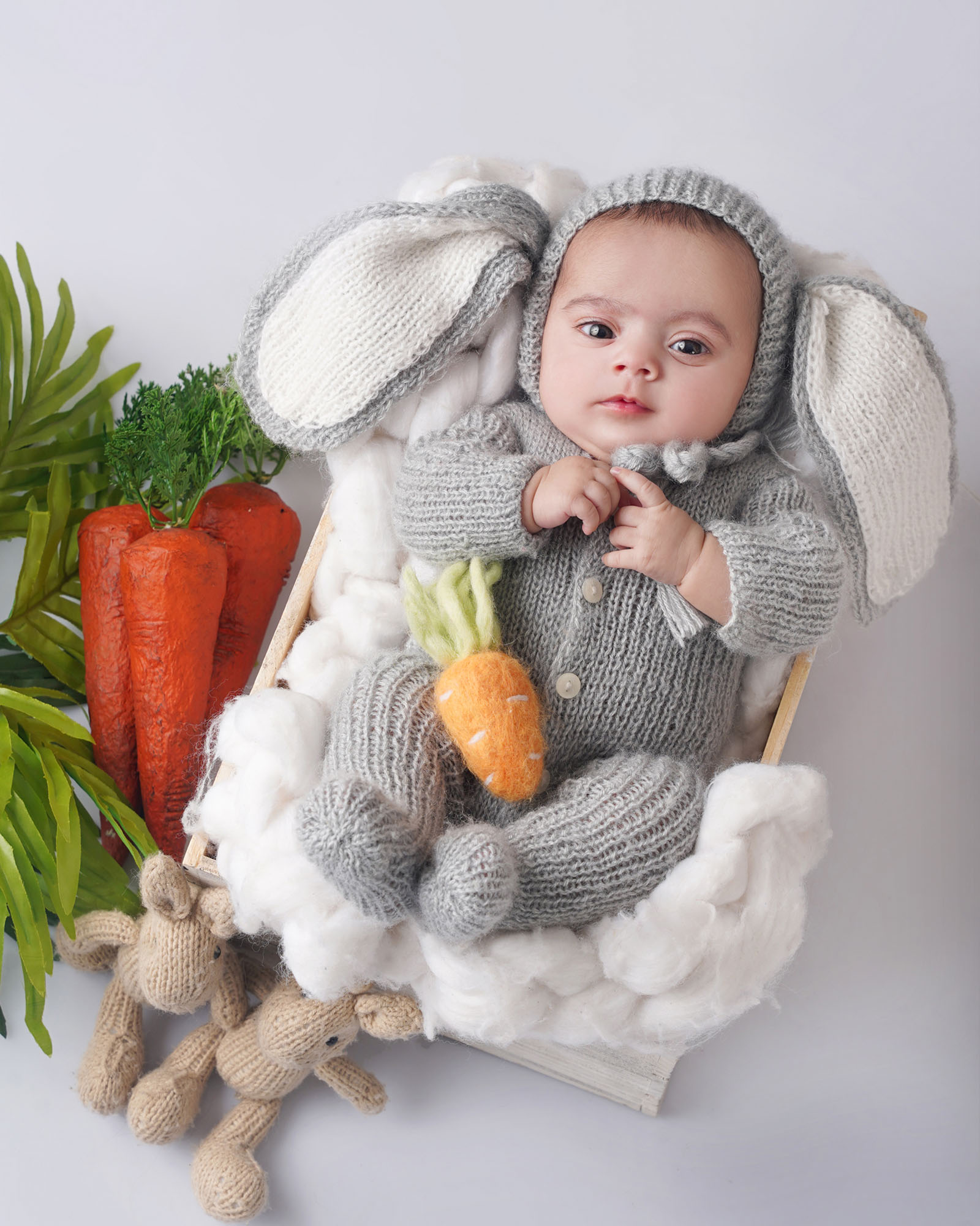 عکس نوزاد با لباس خرگوش-آتلیه تخصصی کودک میراث