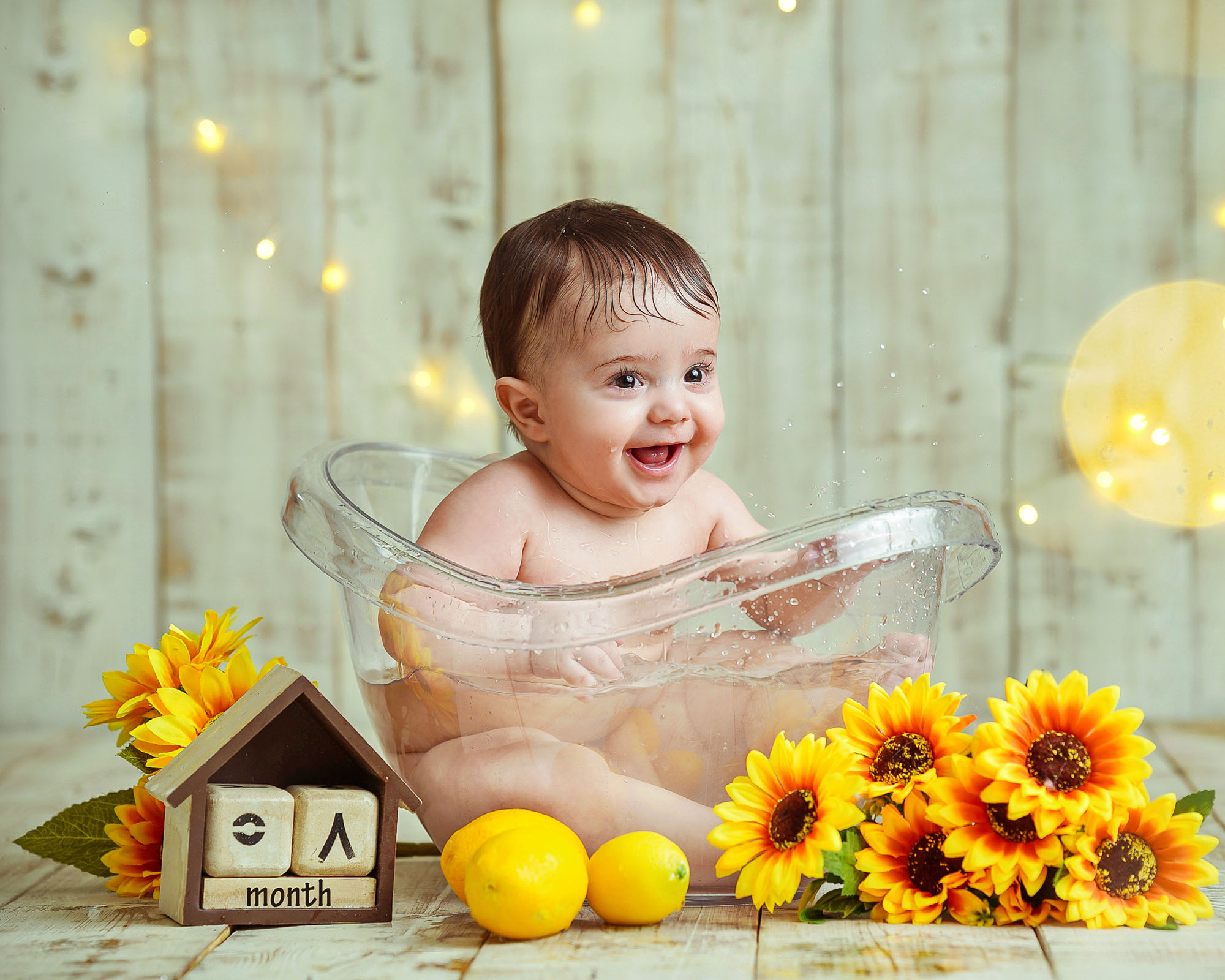 کودک در وان با دکور لیمو-آتلیه تخصصی کودک میراث